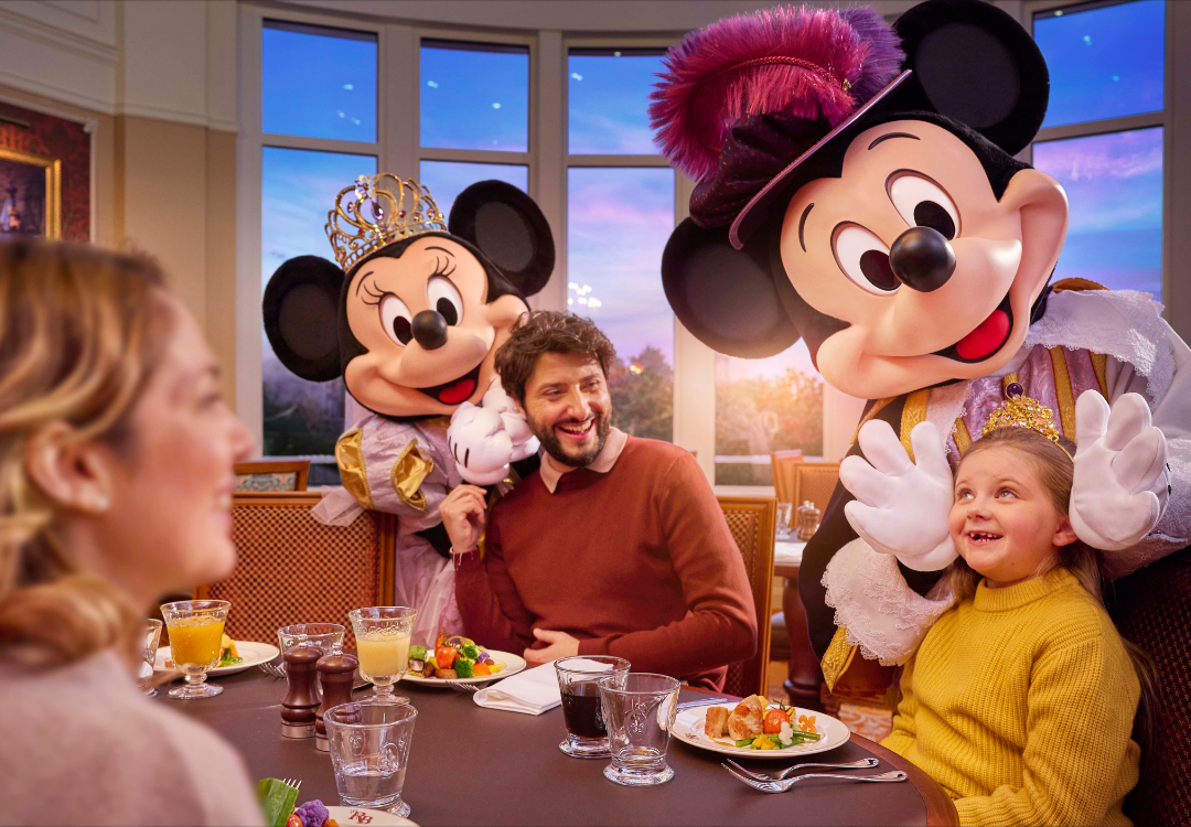 MagicBreaks Cena con personajes de Disney carousel banner