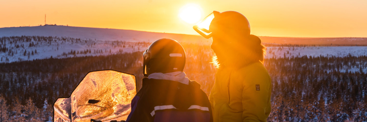 MagicBreaks Golden Crown Glass Igloos & Aurora Cabins carousel banner