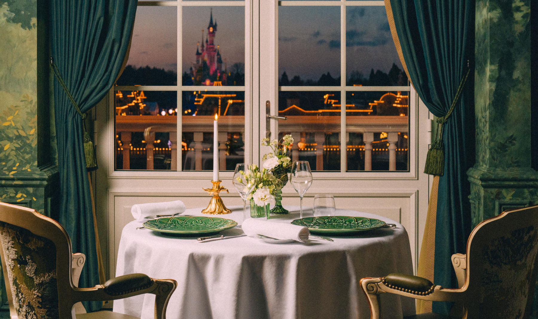 MagicBreaks Hotel Disneyland® banner del carrusel