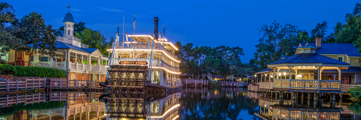MagicBreaks Liberty Square carousel banner