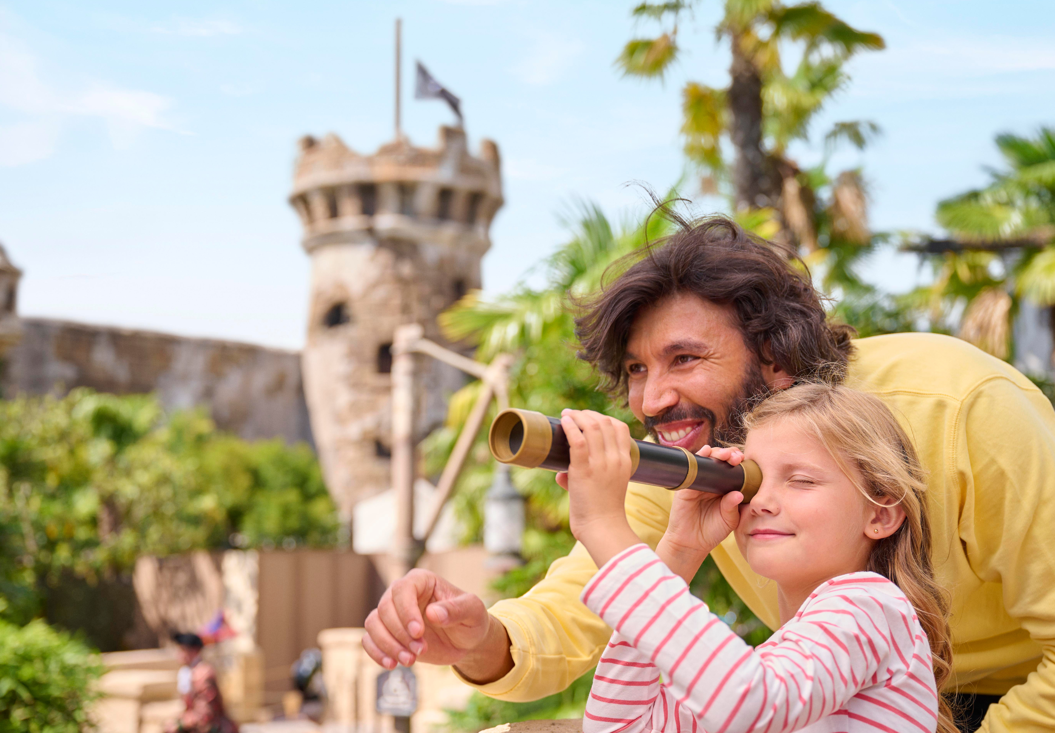 MagicBreaks Alójate en el corazón de la magia en un hotel Disney®. carousel banner